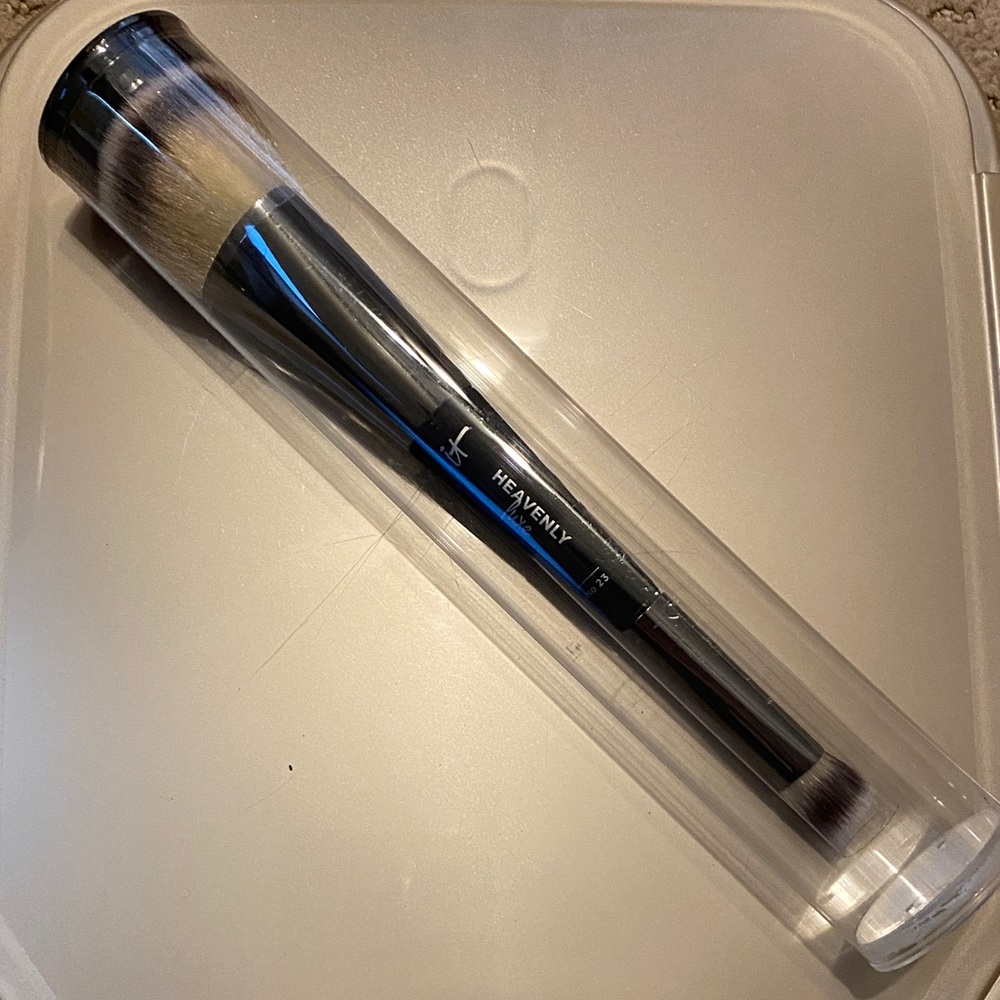 it cosmetics Heavenly Luxe Dual Ended Makeup Brush - Black and Cream